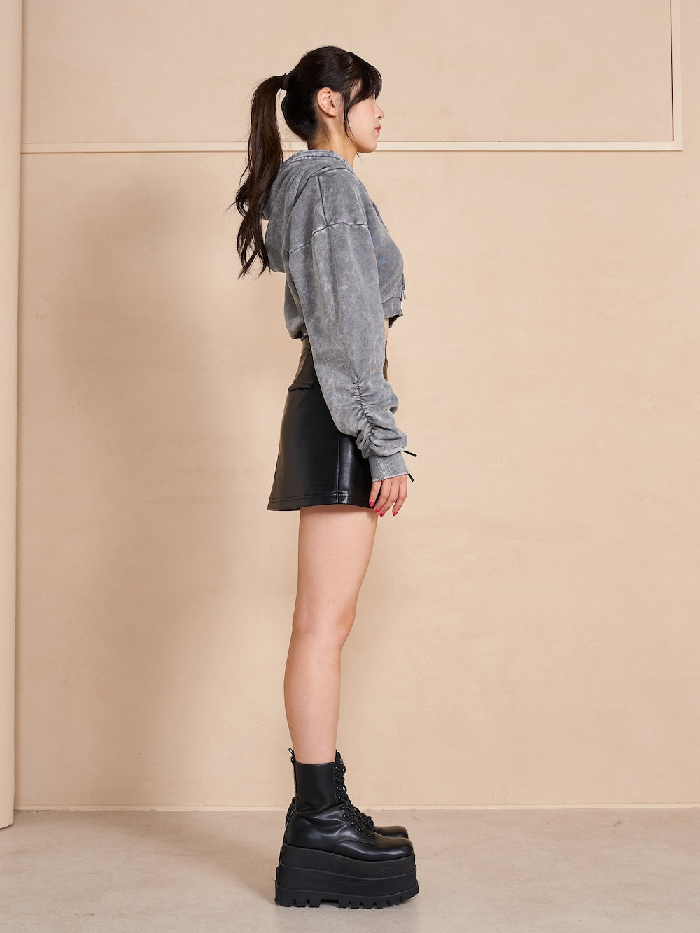 モデル:164cm(着用サイズ:FREE 着用カラー:C-GRY)
