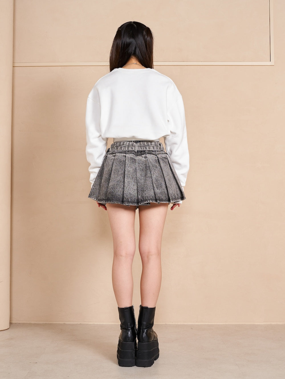 モデル:164cm(着用サイズ:FREE 着用カラー:BLK)