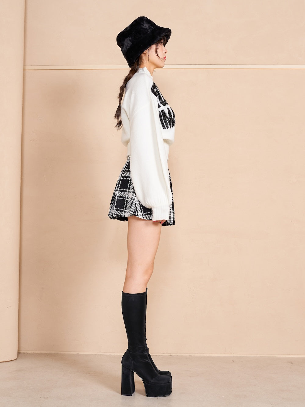 モデル:164cm(着用サイズ:FREE 着用カラー:WHT)