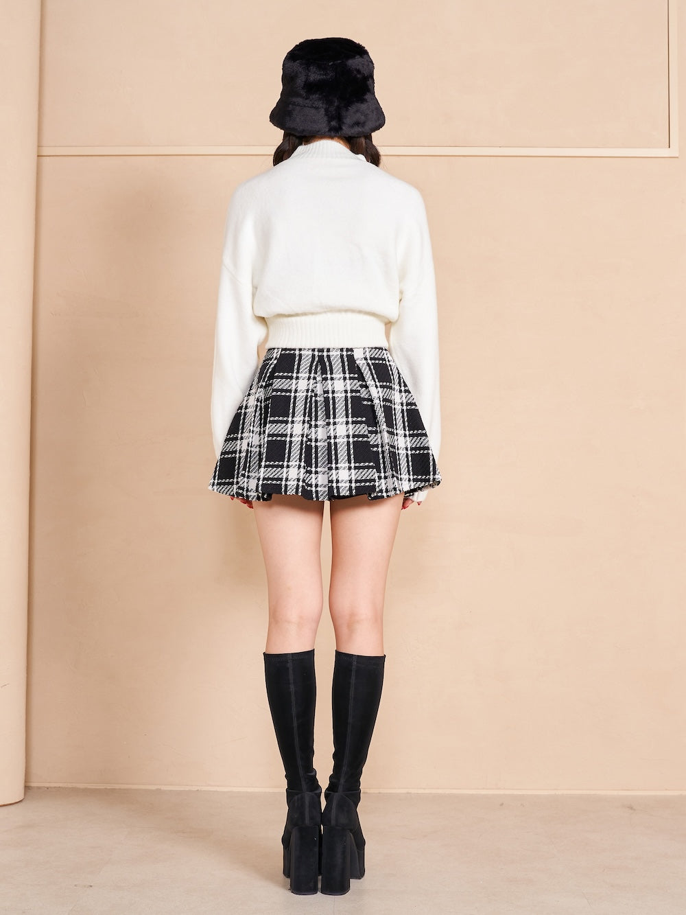 モデル:164cm(着用サイズ:FREE 着用カラー:WHT)