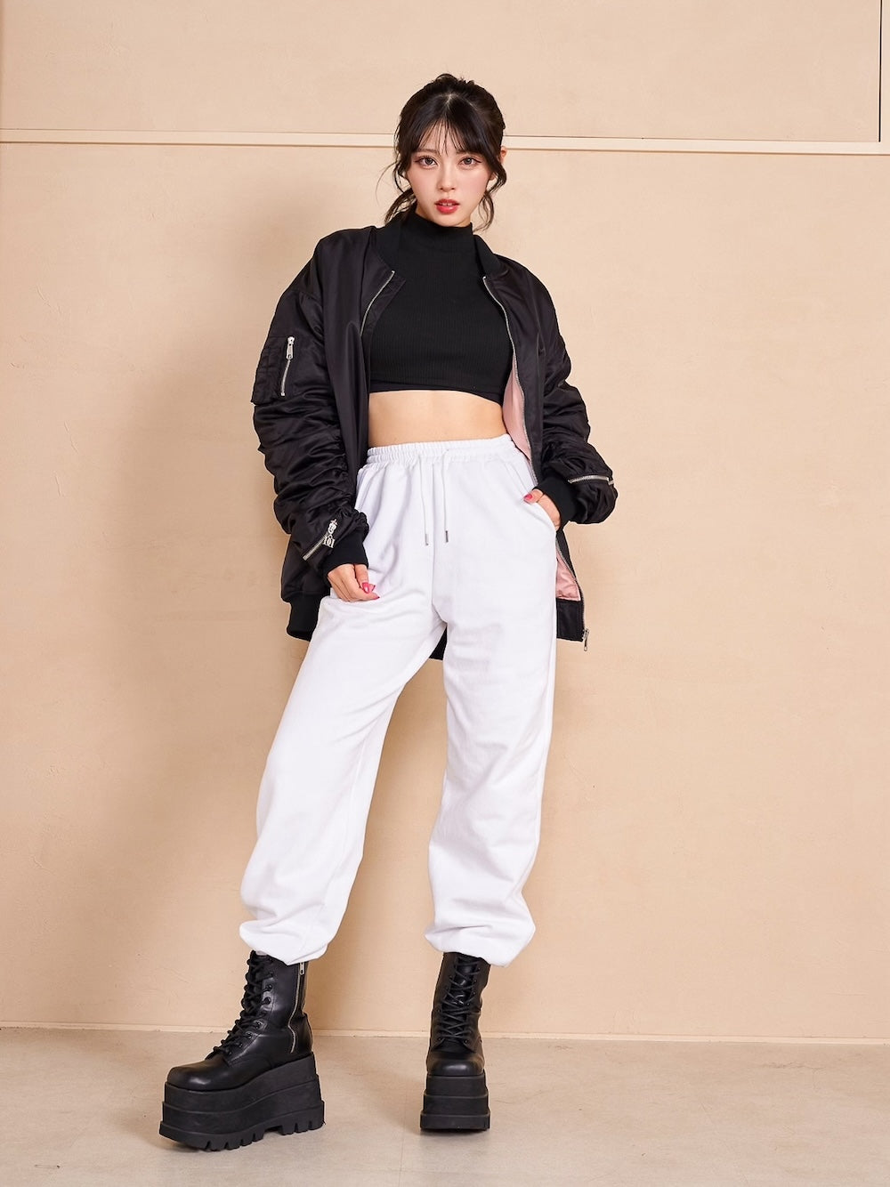 モデル:164cm(着用サイズ:FREE 着用カラー:WHT)