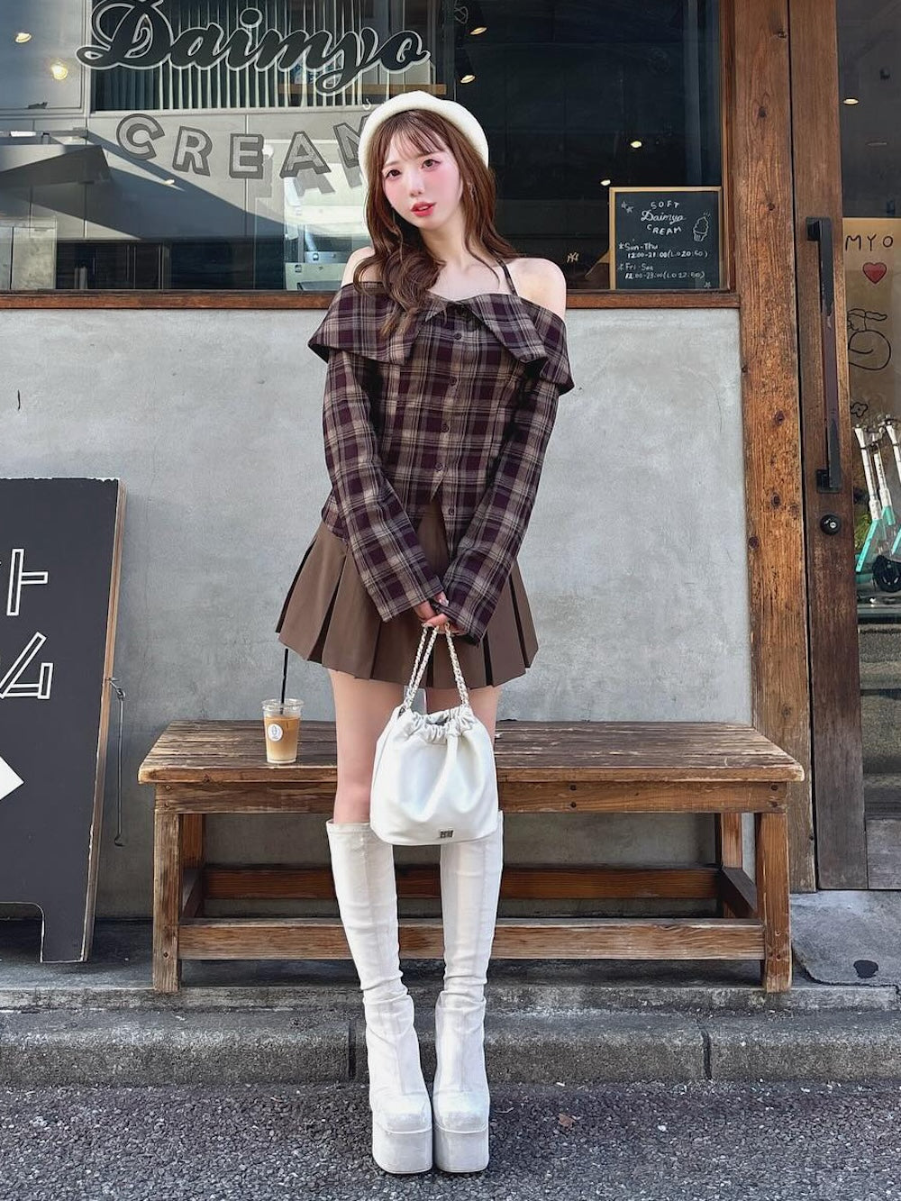 モデル:160cm(着用サイズ:S 着用カラー:BRN)