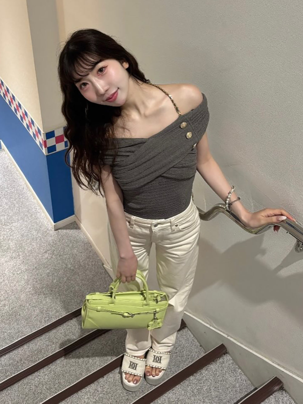 モデル:160cm(着用サイズ:FREE 着用カラー:GRY)