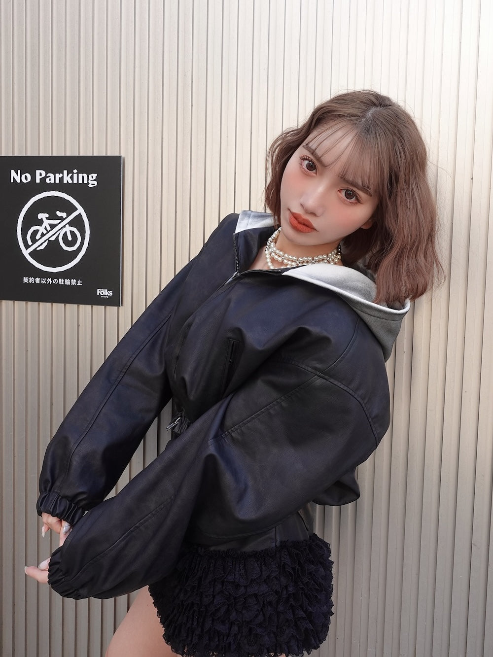 モデル:155cm(着用サイズ:FREE 着用カラー:BLK)