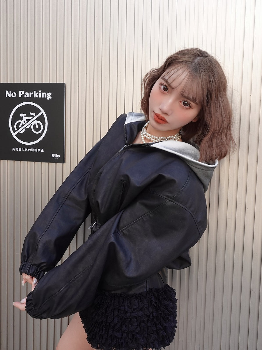モデル:155cm(着用サイズ:FREE 着用カラー:BLK)