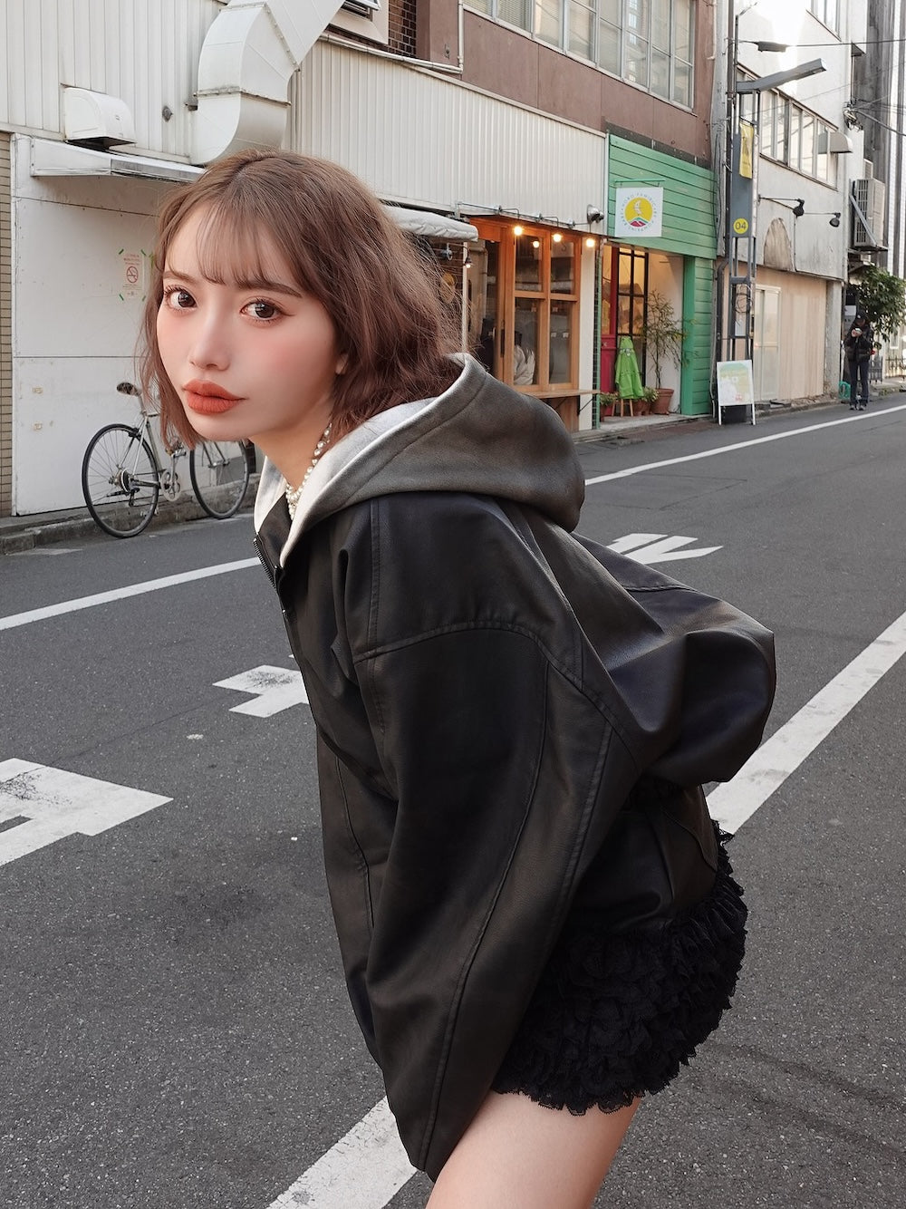 モデル:155cm(着用サイズ:FREE 着用カラー:BLK)