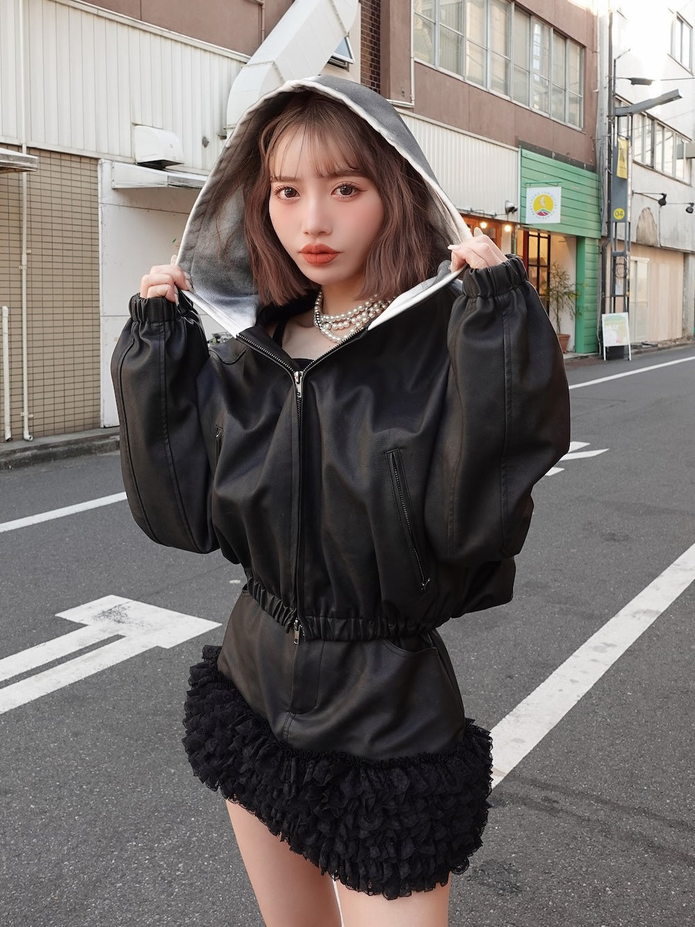 モデル:155cm(着用サイズ:FREE 着用カラー:BLK)