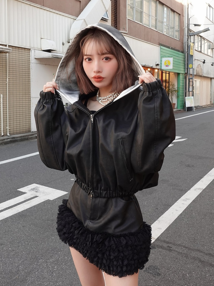 モデル:155cm(着用サイズ:FREE 着用カラー:BLK)