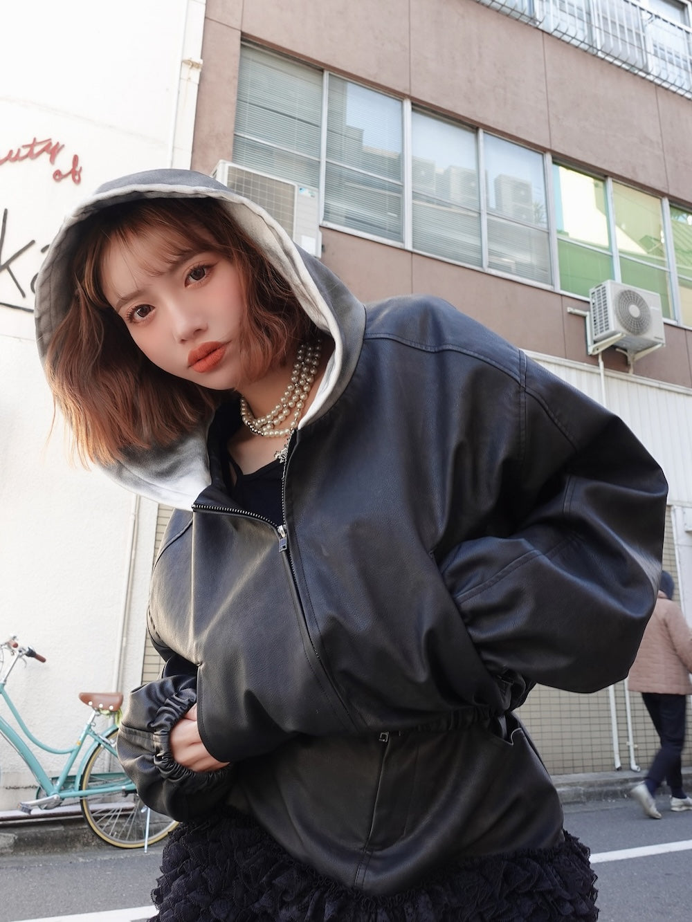 モデル:155cm(着用サイズ:FREE 着用カラー:BLK)