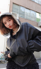 モデル:155cm(着用サイズ:FREE 着用カラー:BLK)
