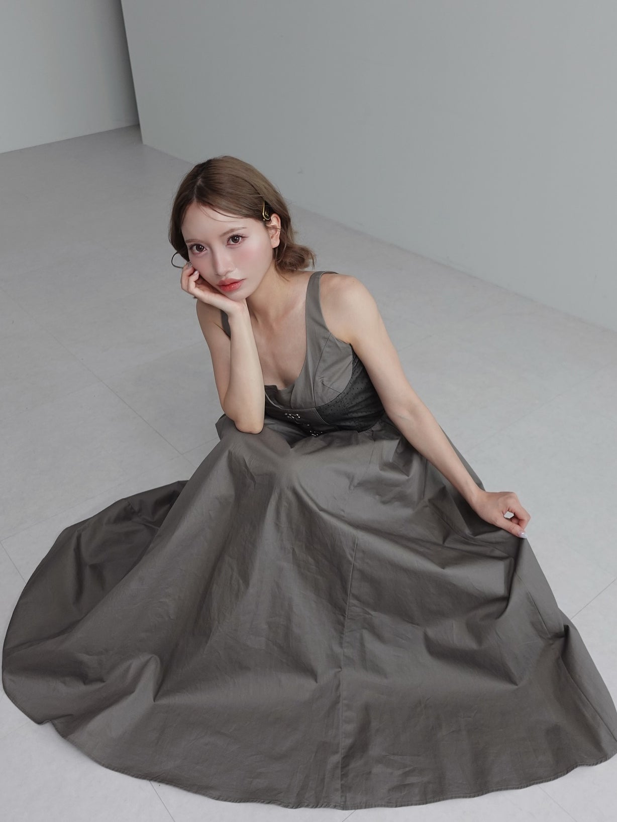 モデル:155cm(着用サイズ:FREE 着用カラー:GRY)