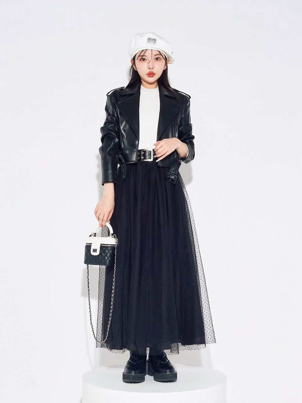 モデル:160cm(着用サイズ:FREE 着用カラー:BLK)