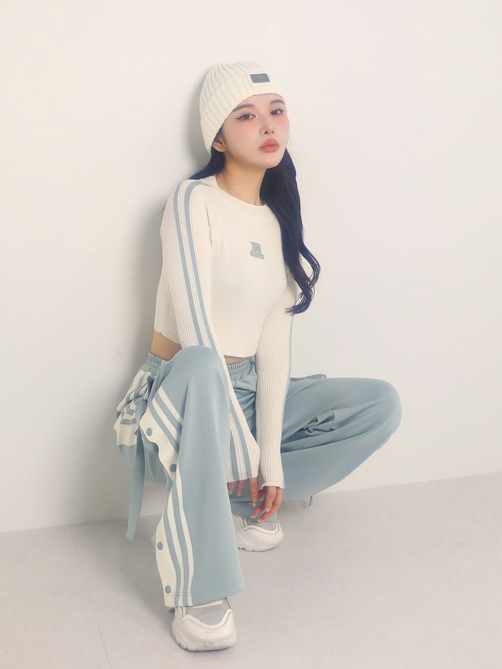 モデル:160cm(着用サイズ:FREE 着用カラー:WHT)