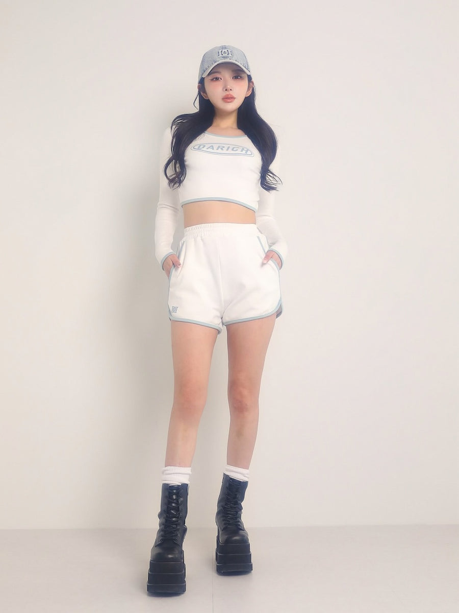 モデル:160cm(着用サイズ:FREE 着用カラー:WHT)