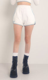 モデル:160cm(着用サイズ:FREE 着用カラー:WHT)