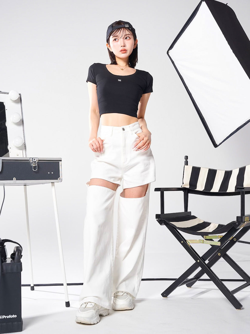 モデル:160cm(着用サイズ:FREE 着用カラー:BLK)