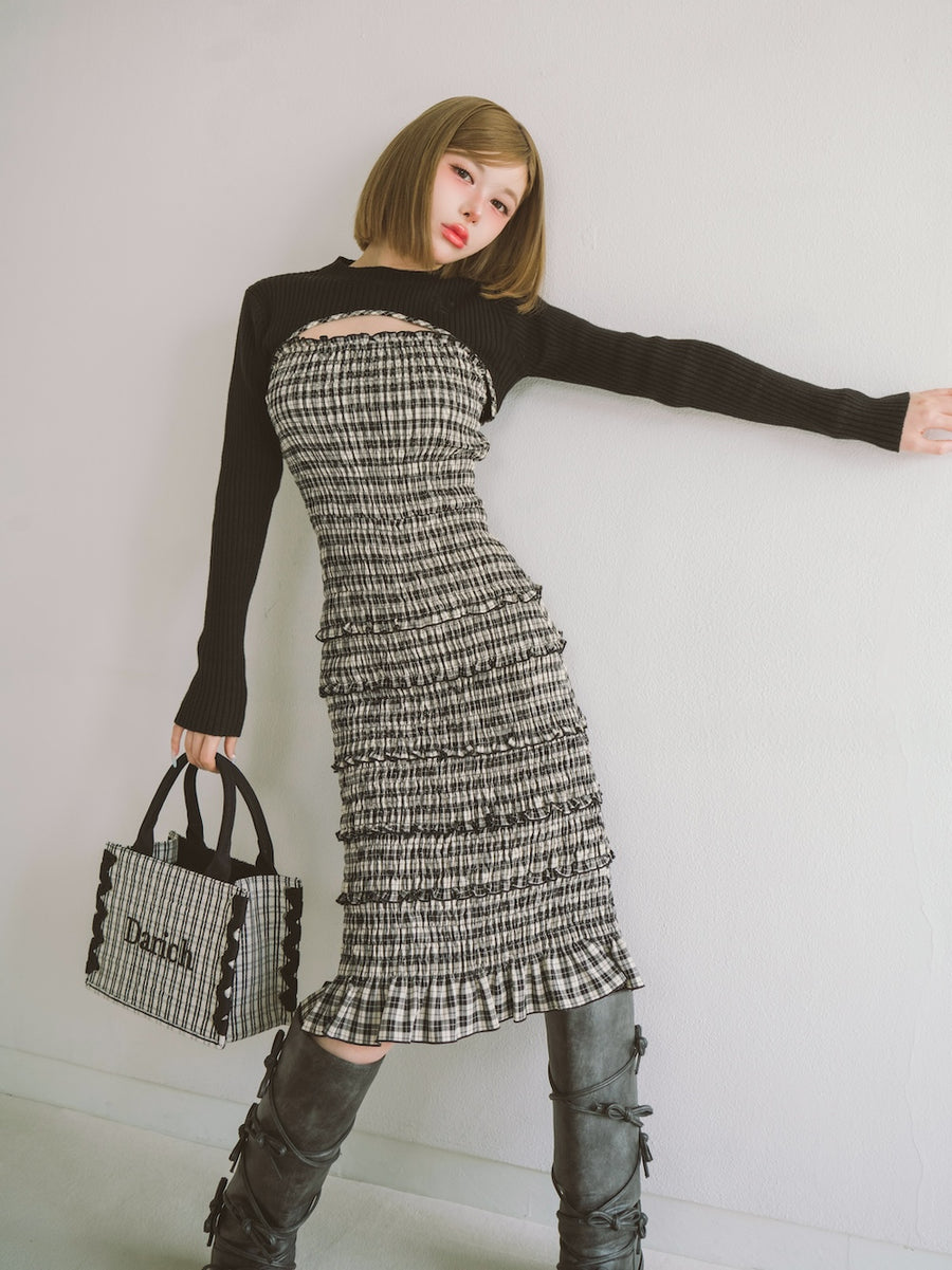 モデル:160cm(着用サイズ:FREE 着用カラー:BLK)