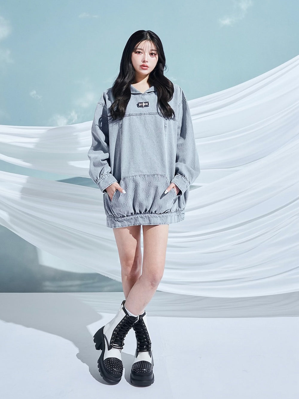 モデル:160cm(着用サイズ:FREE 着用カラー:BLU)