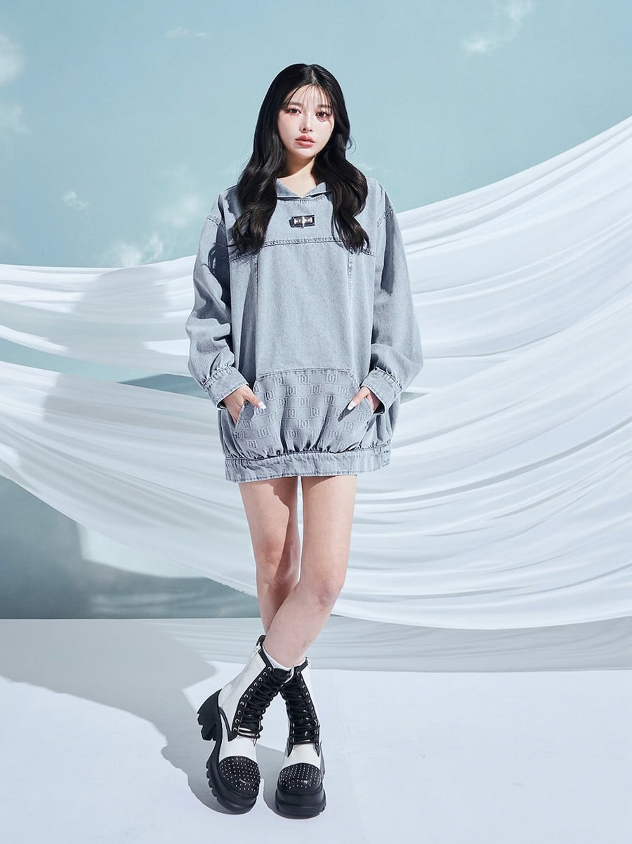 モデル:160cm(着用サイズ:FREE 着用カラー:BLU)