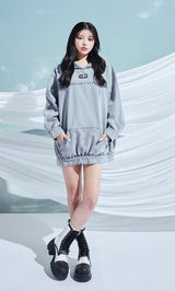 モデル:160cm(着用サイズ:FREE 着用カラー:BLU)
