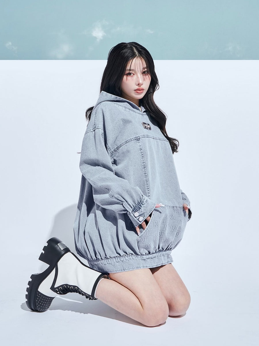 モデル:160cm(着用サイズ:FREE 着用カラー:BLU)