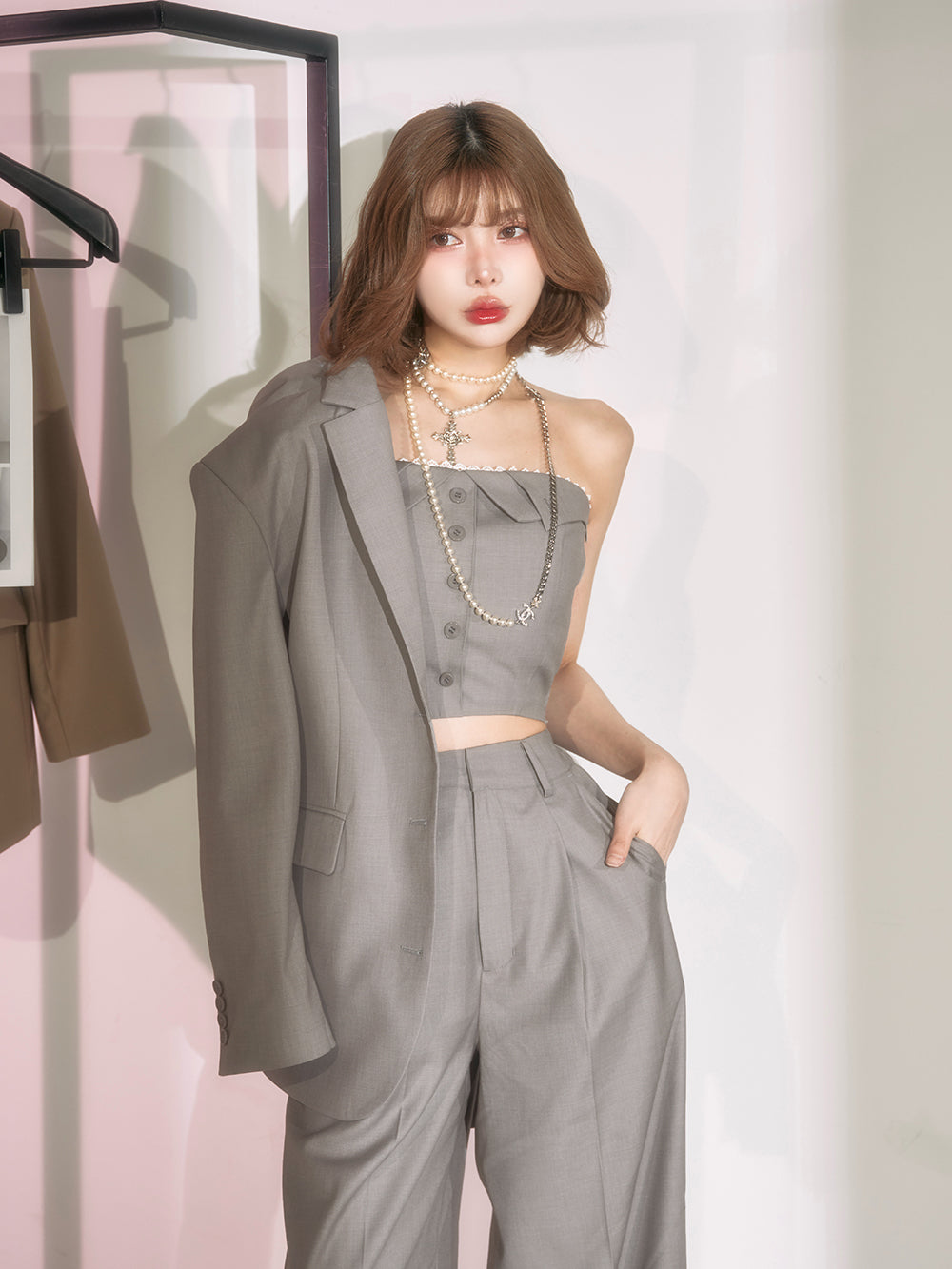 モデル:160cm(着用サイズ:FREE 着用カラー:GRY)