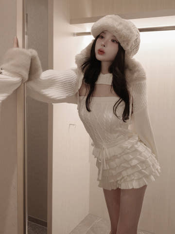 モデル:160cm(着用サイズ:FREE 着用カラー:WHT)