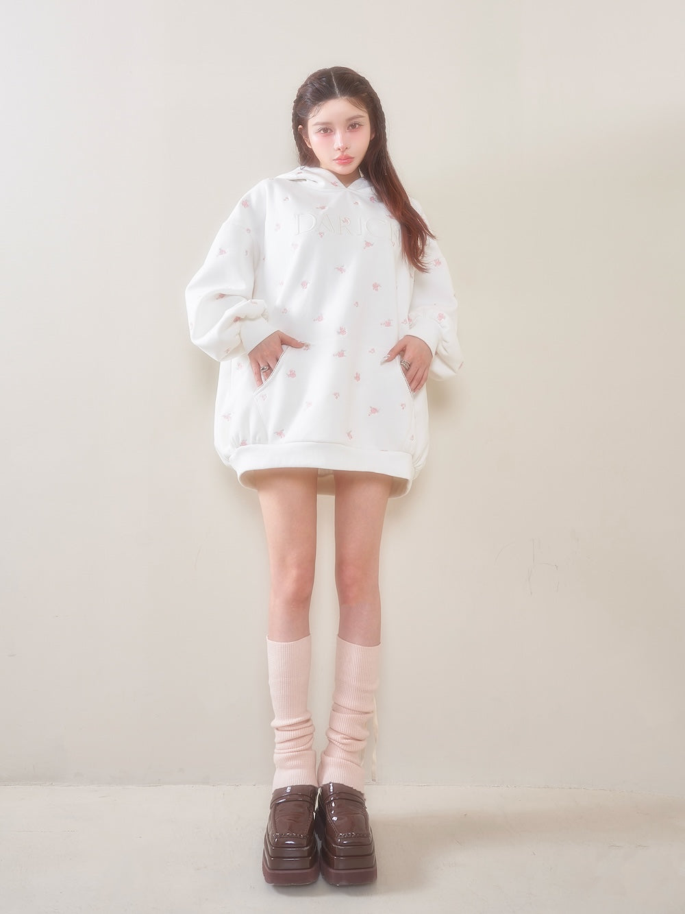 モデル:160cm(着用サイズ:FREE 着用カラー:WHT)