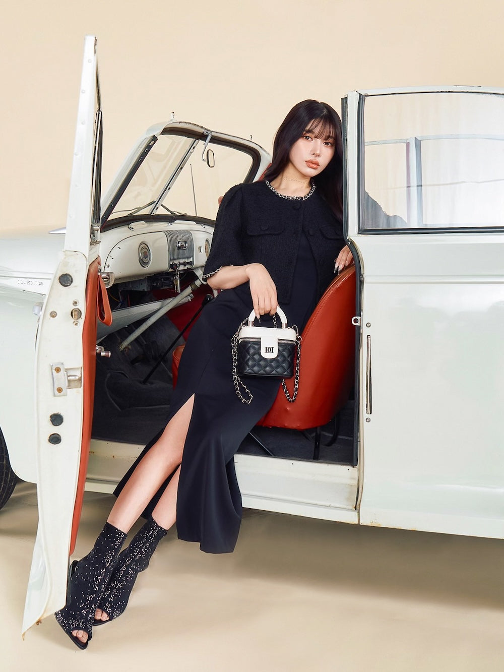 モデル:160cm(着用サイズ:FREE 着用カラー:BLK)