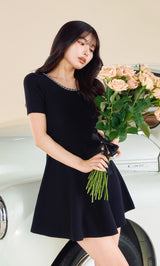 モデル:160cm(着用サイズ:FREE 着用カラー:BLK)