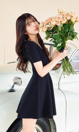 モデル:160cm(着用サイズ:FREE 着用カラー:BLK)