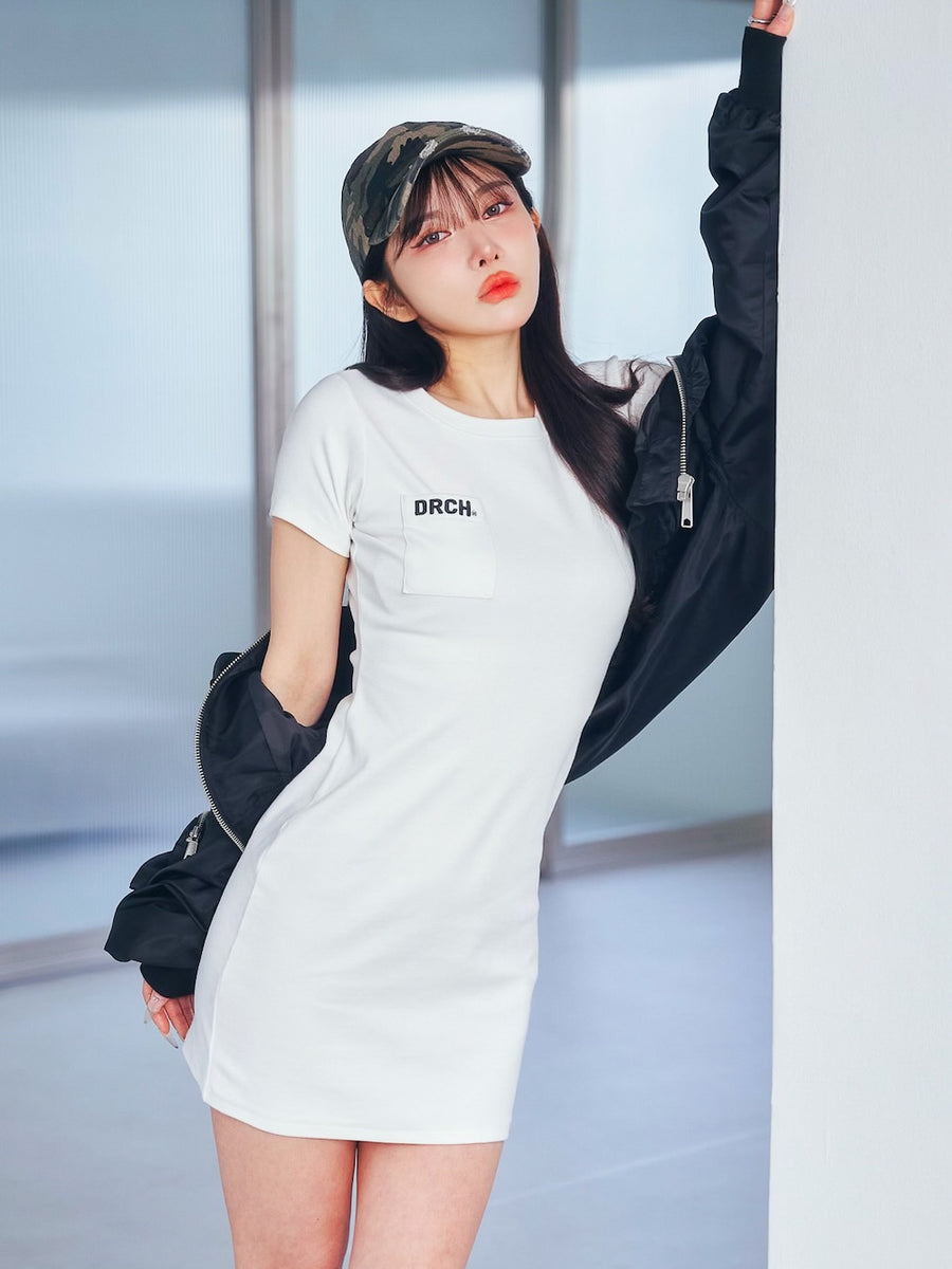 モデル:160cm(着用サイズ:FREE 着用カラー:WHT)