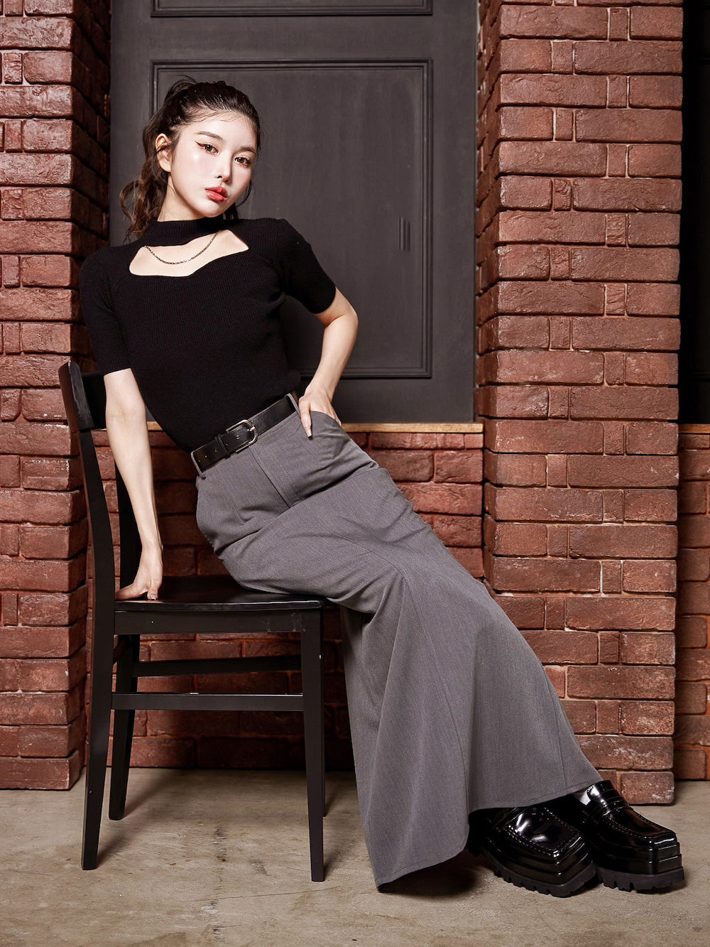 モデル:160cm(着用サイズ:FREE 着用カラー:BLK)