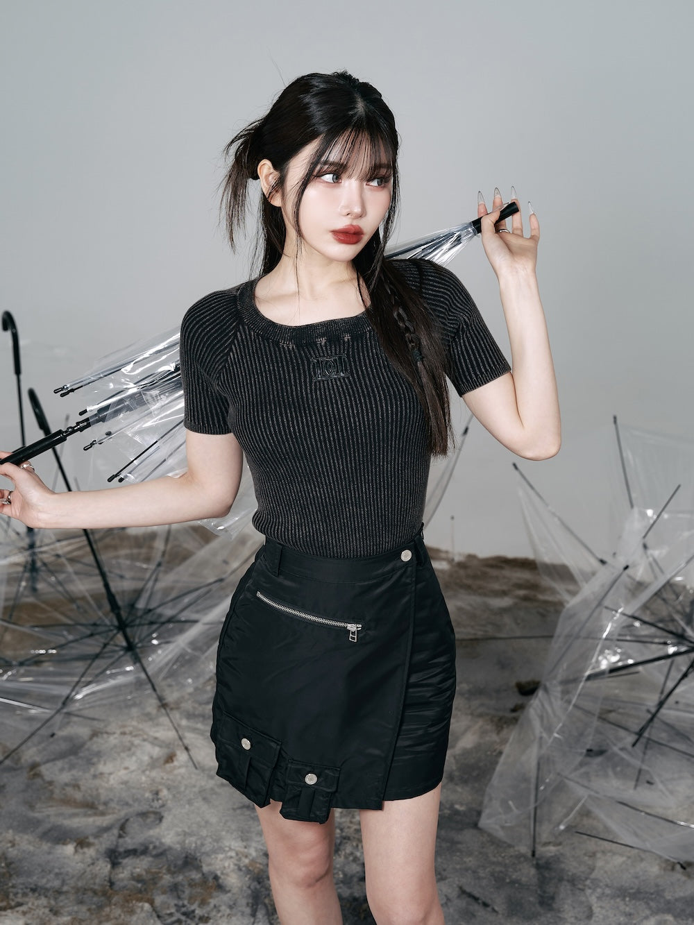 モデル:160cm(着用サイズ:FREE 着用カラー:BLK)