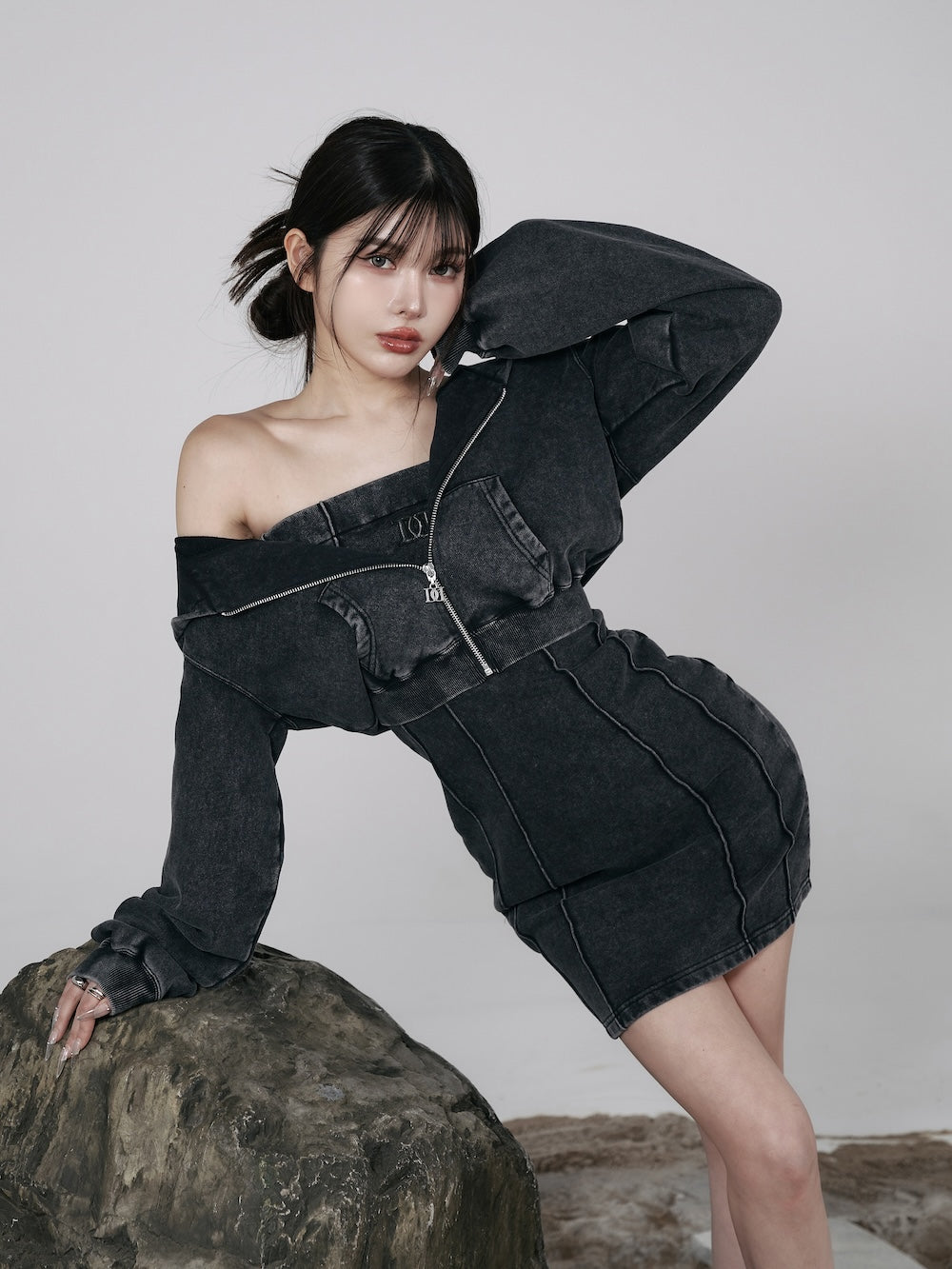 モデル:160cm(着用サイズ:FREE 着用カラー:BLK)