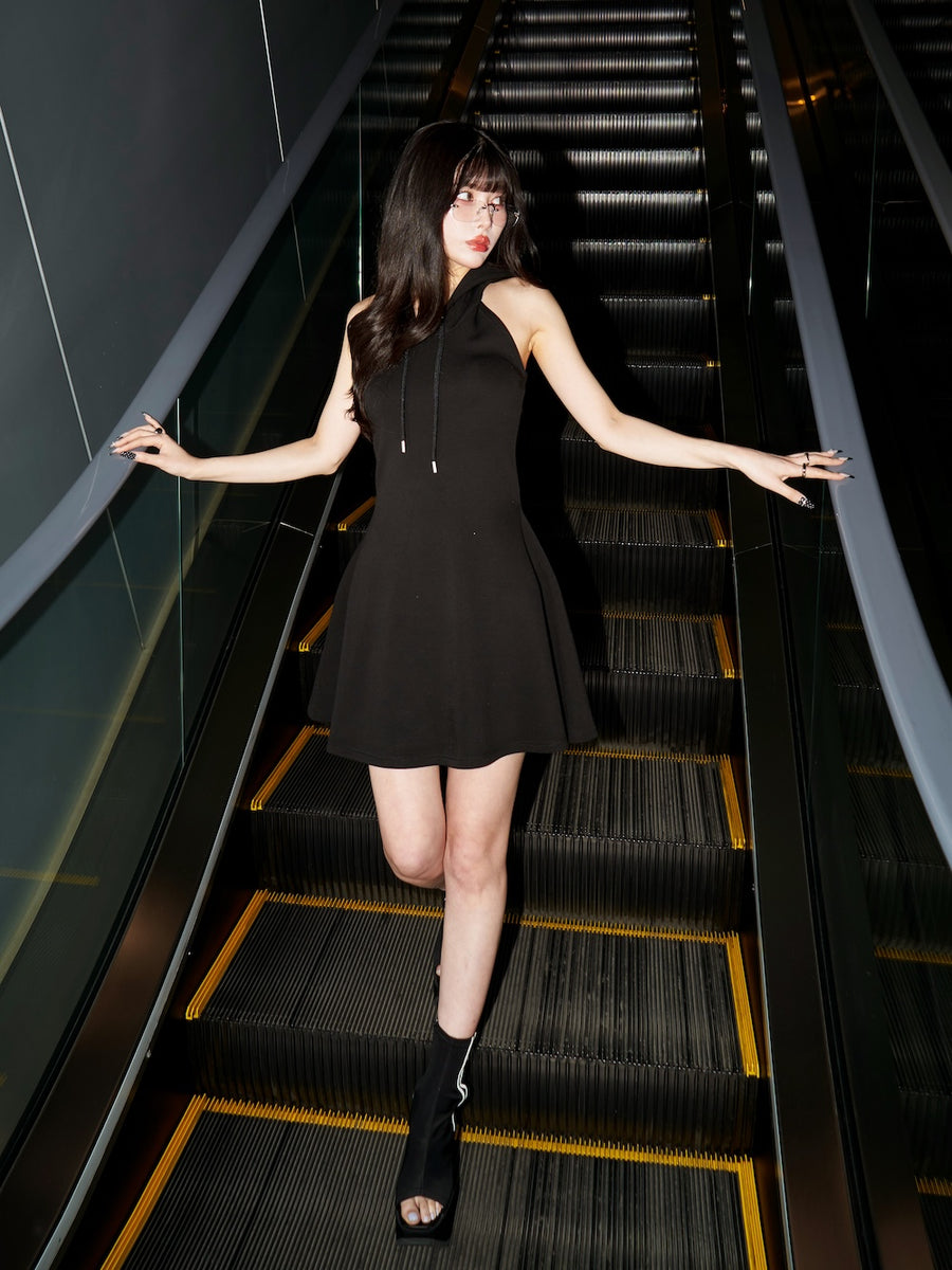 モデル:160cm(着用サイズ:FREE 着用カラー:BLK)