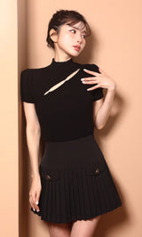 モデル:160cm(着用サイズ:FREE 着用カラー:BLK)