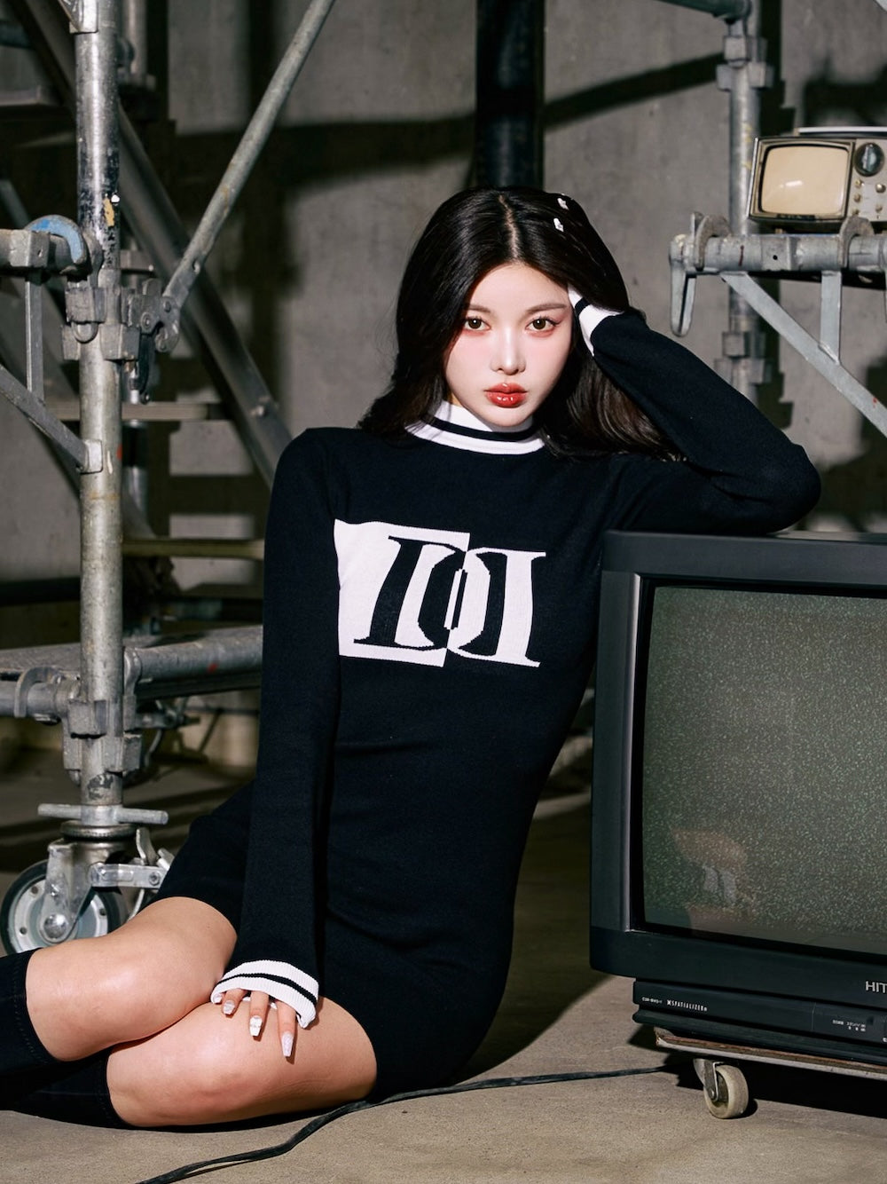 モデル:160cm(着用サイズ:FREE 着用カラー:BLK)