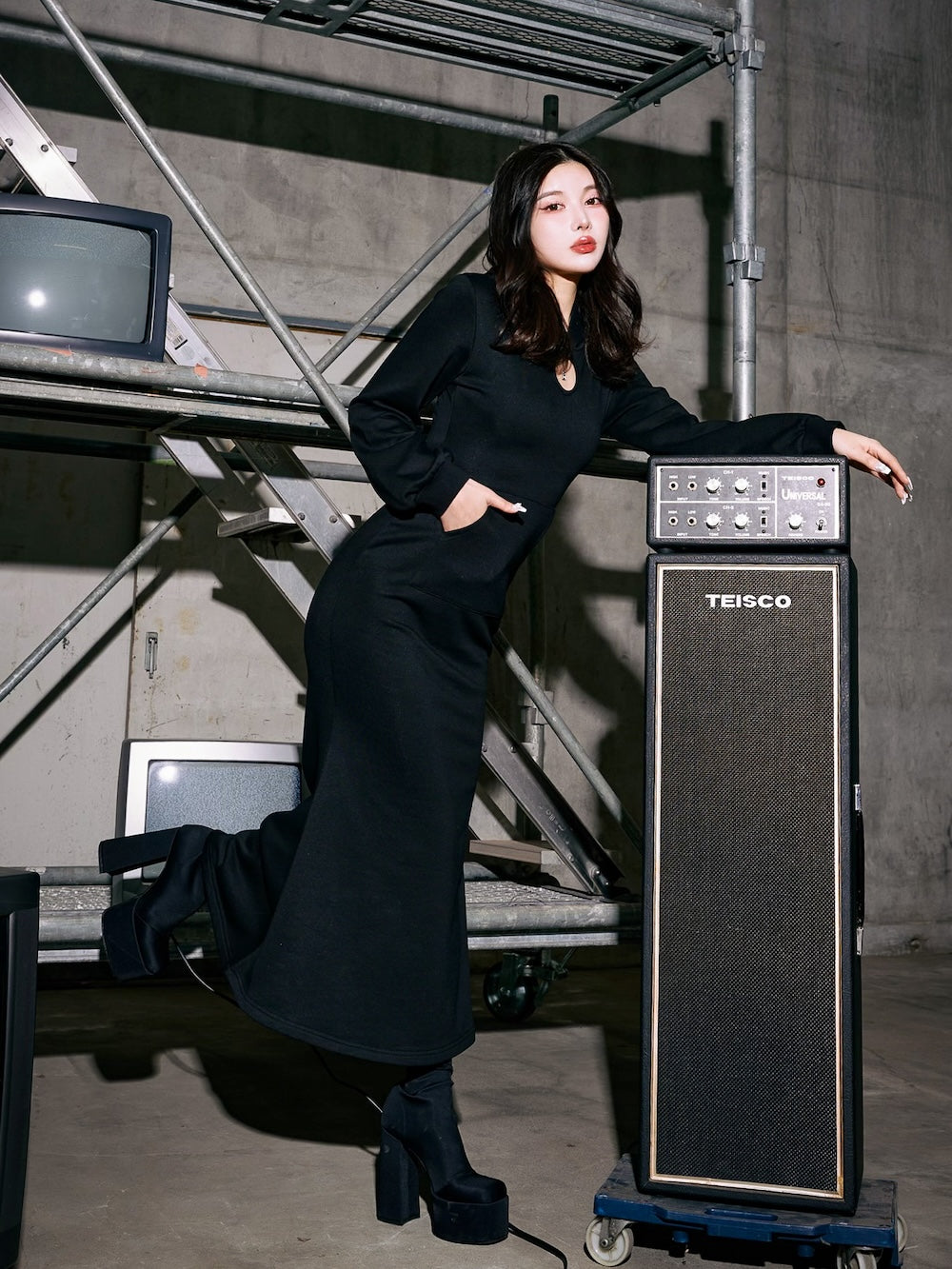 モデル:160cm(着用サイズ:FREE 着用カラー:BLK)