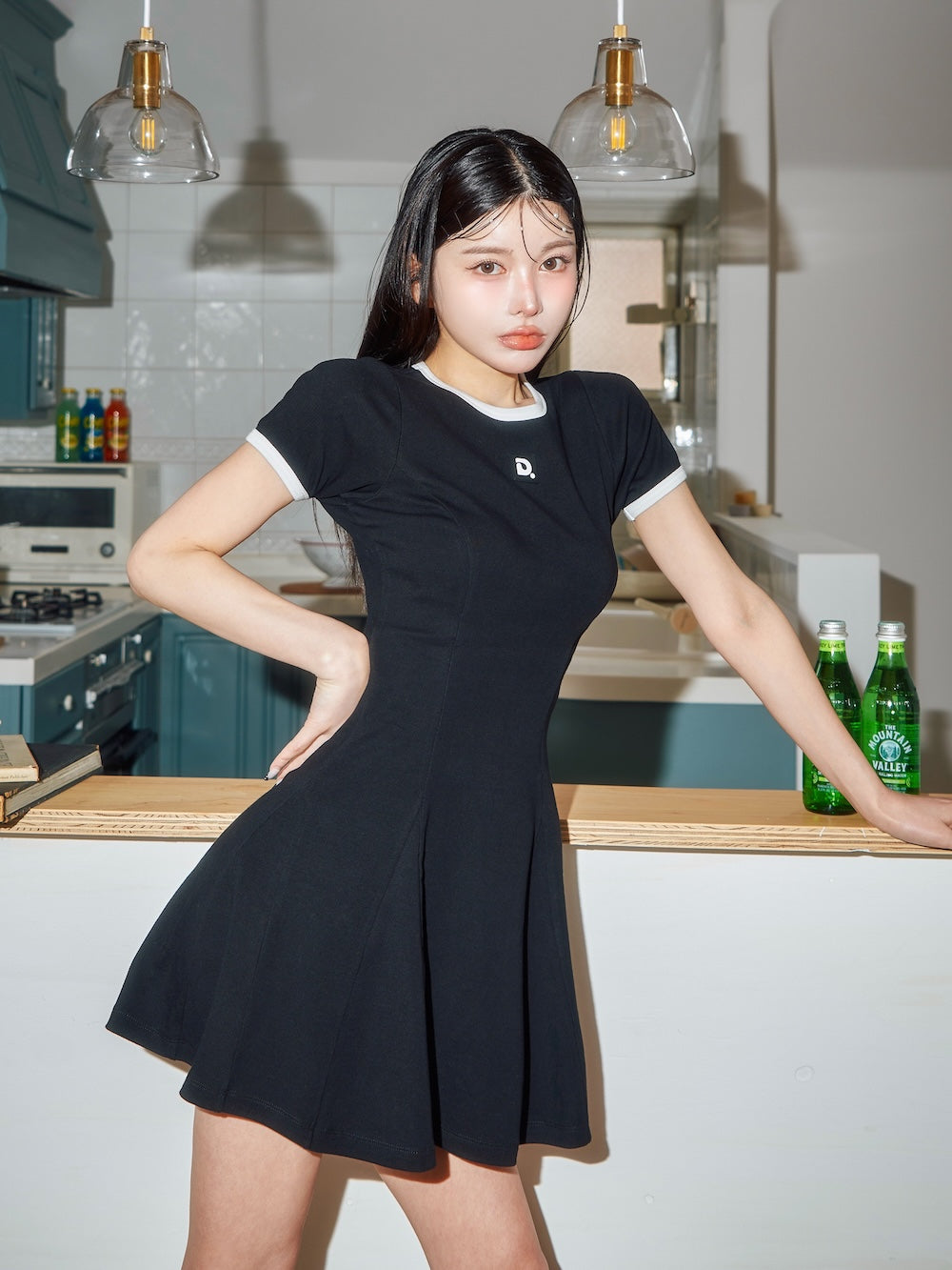 モデル:160cm(着用サイズ:FREE 着用カラー:BLK)