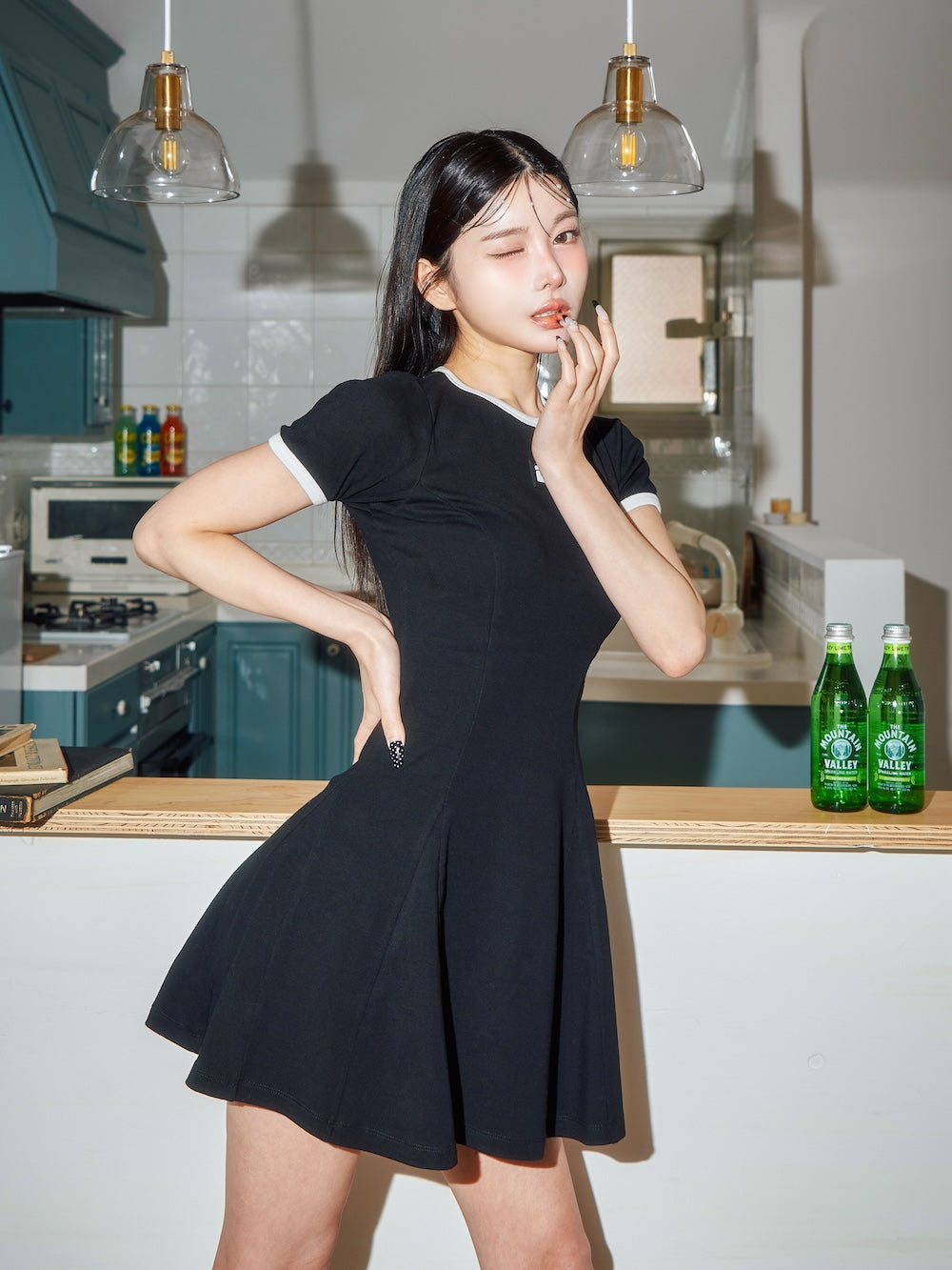 モデル:160cm(着用サイズ:FREE 着用カラー:BLK)