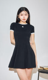 モデル:160cm(着用サイズ:FREE 着用カラー:BLK)