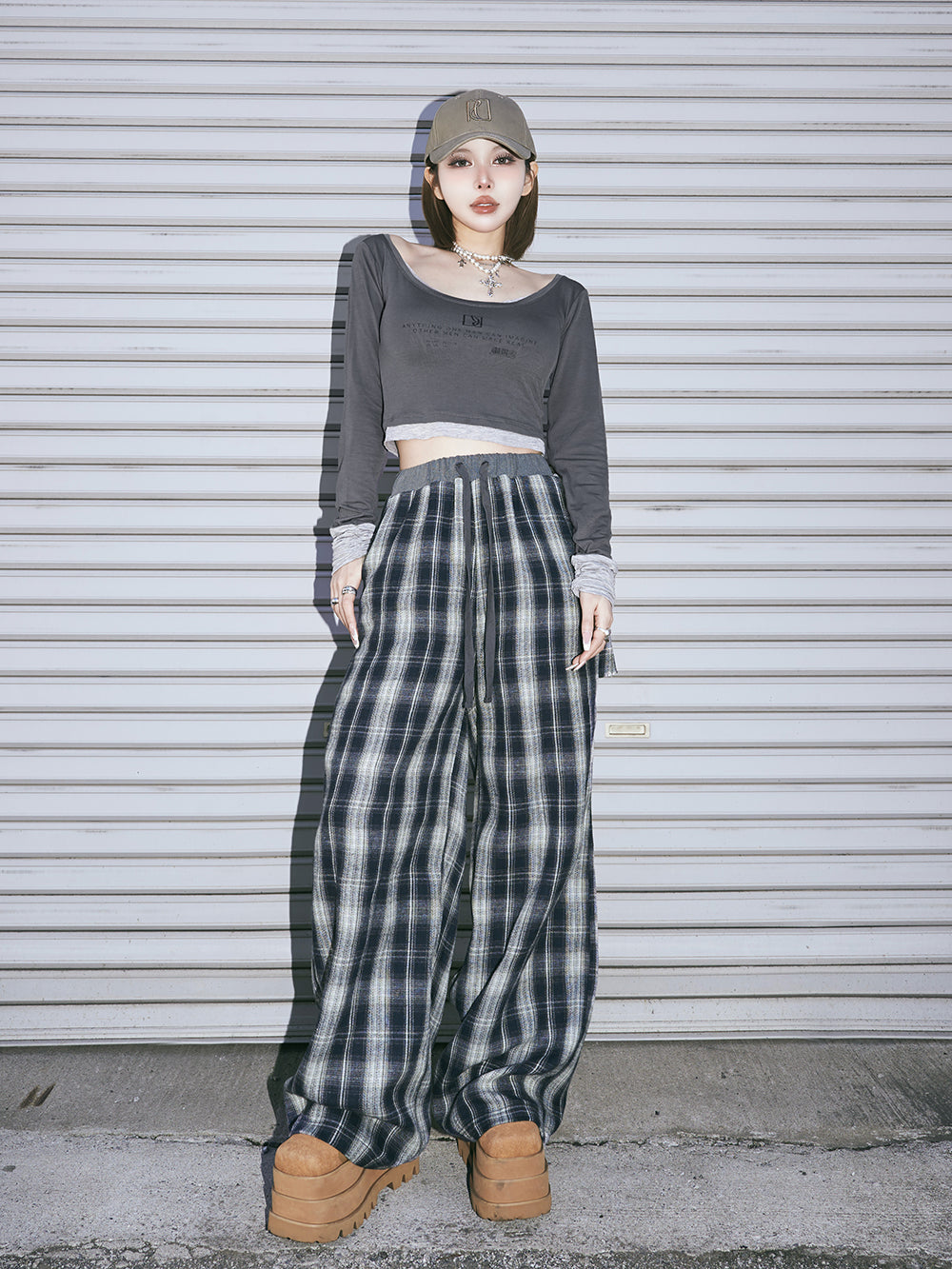 モデル:160cm(着用サイズ:FREE 着用カラー:C-GRY)