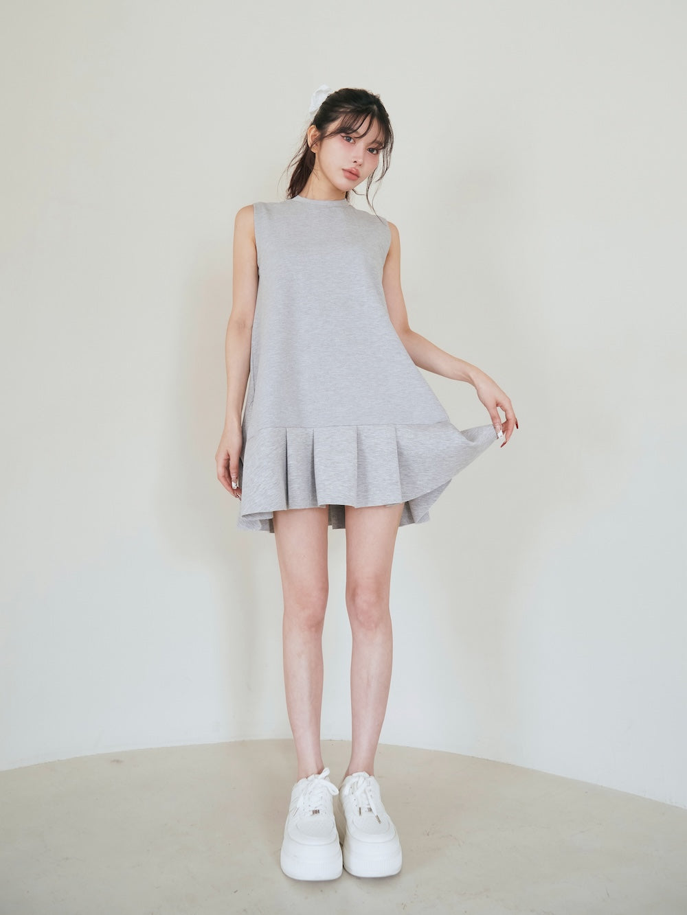 モデル:160cm(着用サイズ:FREE 着用カラー:GRY)