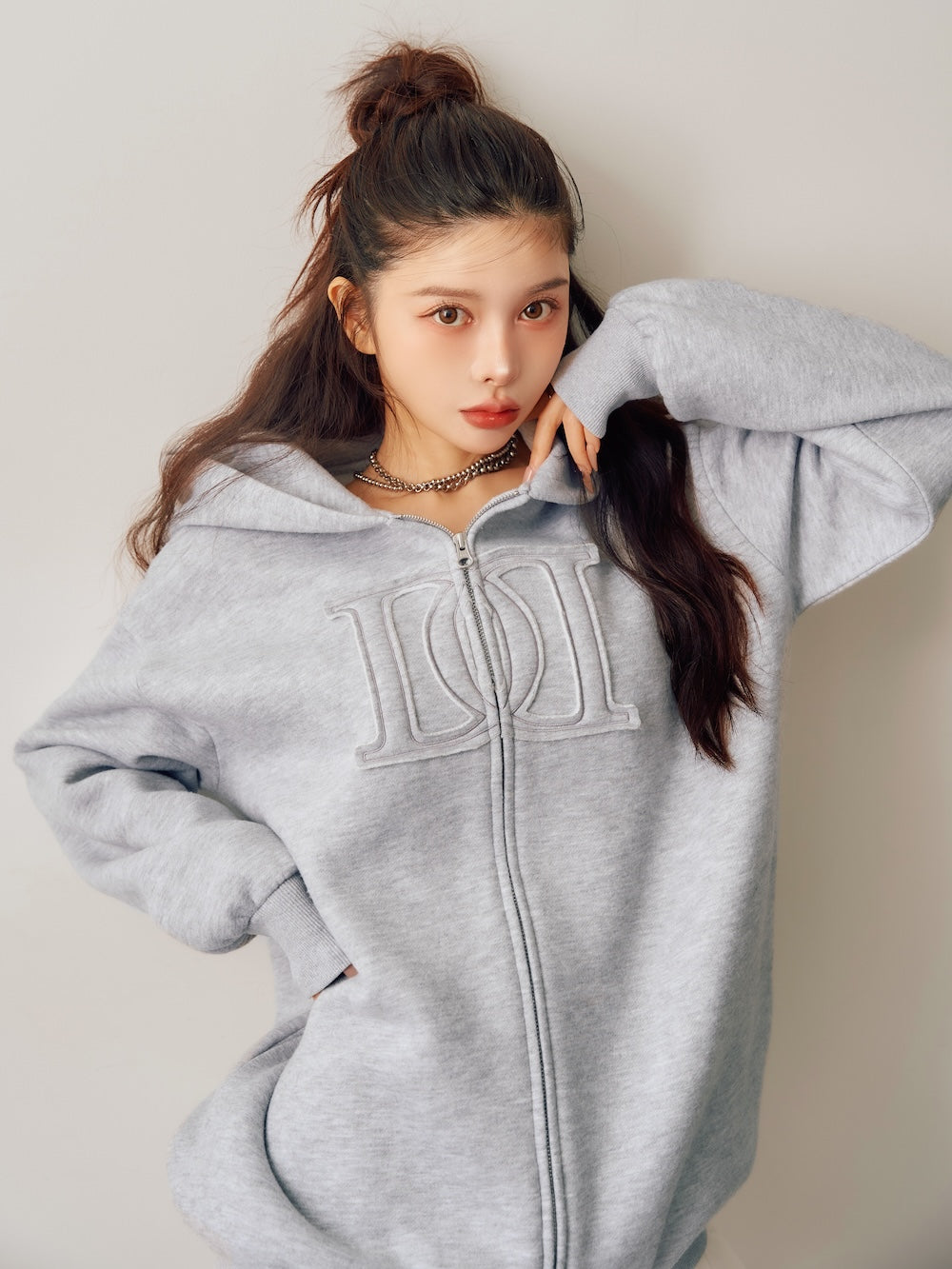 モデル:160cm(着用サイズ:FREE 着用カラー:GRY)