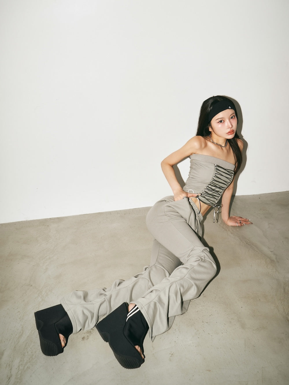 モデル:160cm(着用サイズ:FREE 着用カラー:GRY)