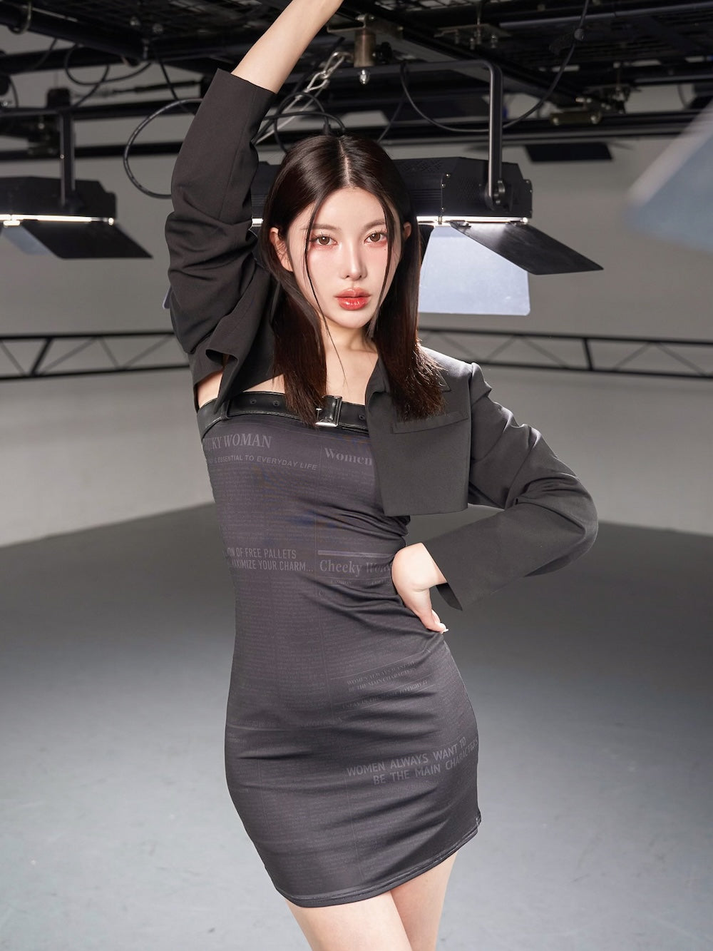 モデル:160cm(着用サイズ:FREE 着用カラー:BLK)