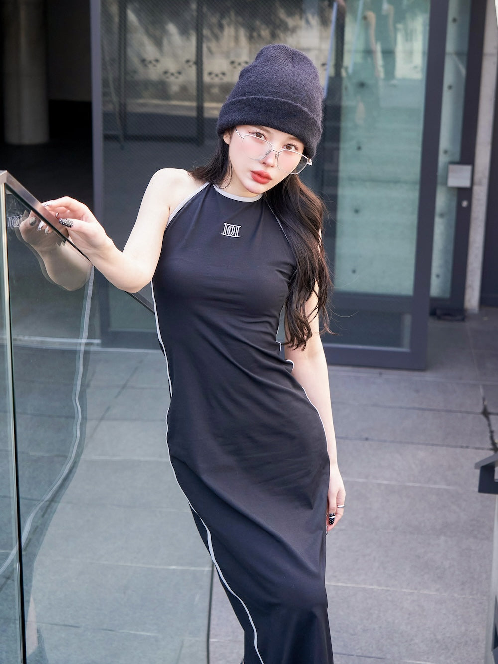 モデル:160cm(着用サイズ:FREE 着用カラー:BLK)