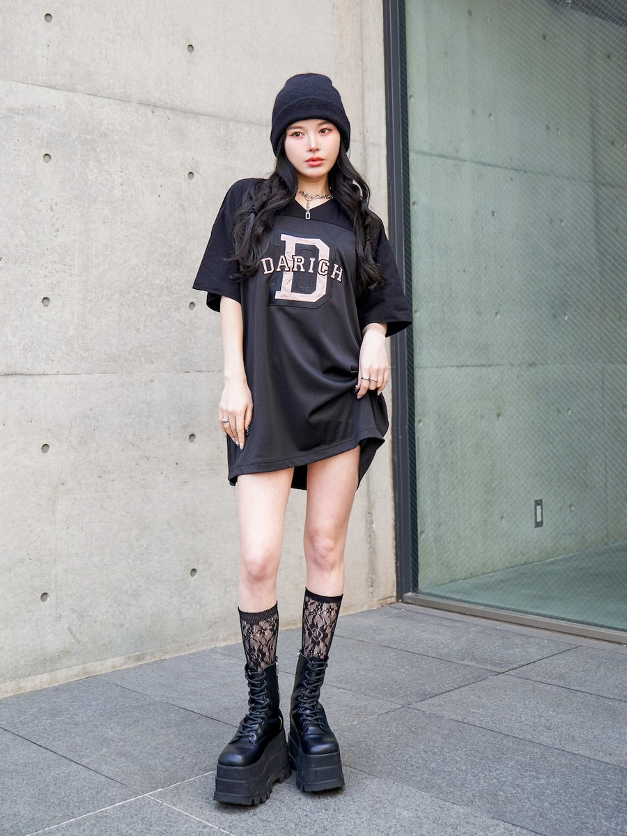 モデル:160cm(着用サイズ:FREE 着用カラー:BLK)