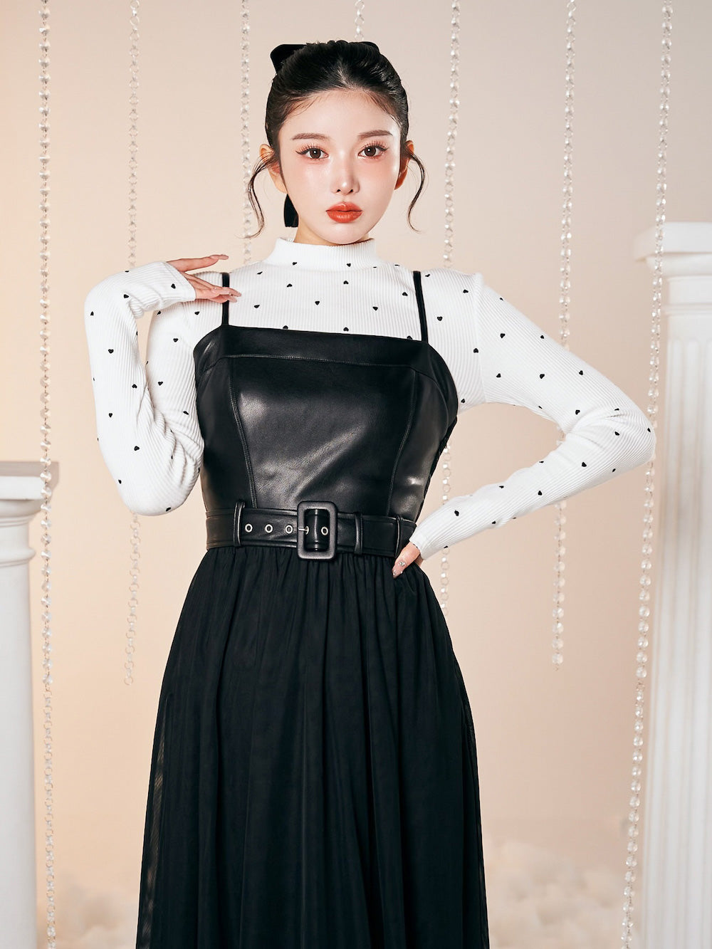 モデル:160cm(着用サイズ:FREE 着用カラー:BLK)